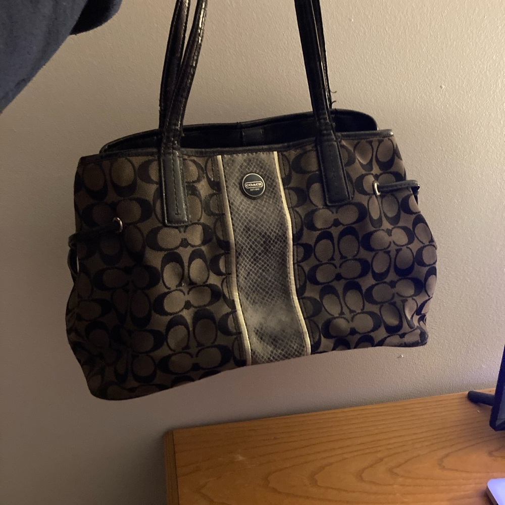 Coach Signature Canvas Tote pocketbook - Picture 5 of 15